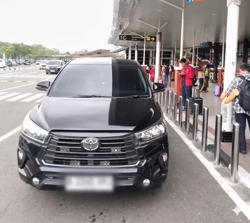 Innova Reborn Hitam